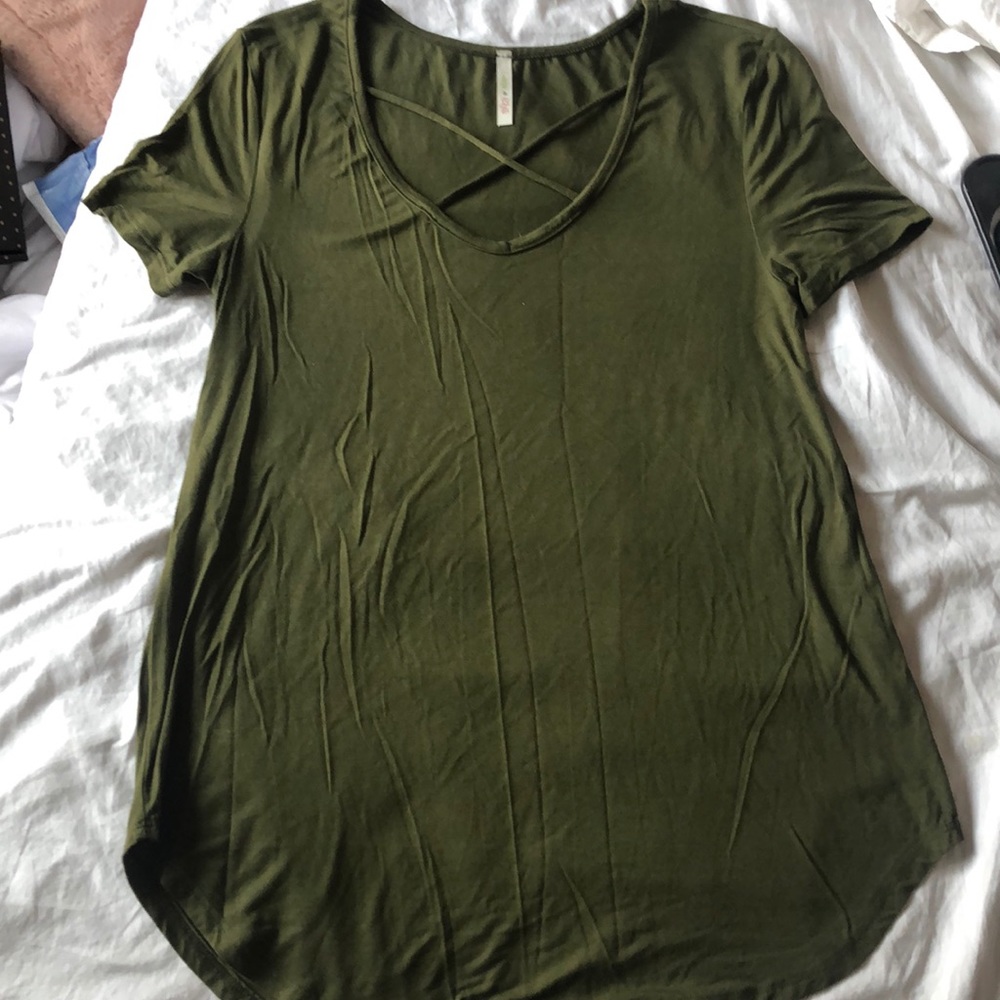 NWOT Criss Criss Detail Soft Short Sleeve Tee - Picture 2 of 5